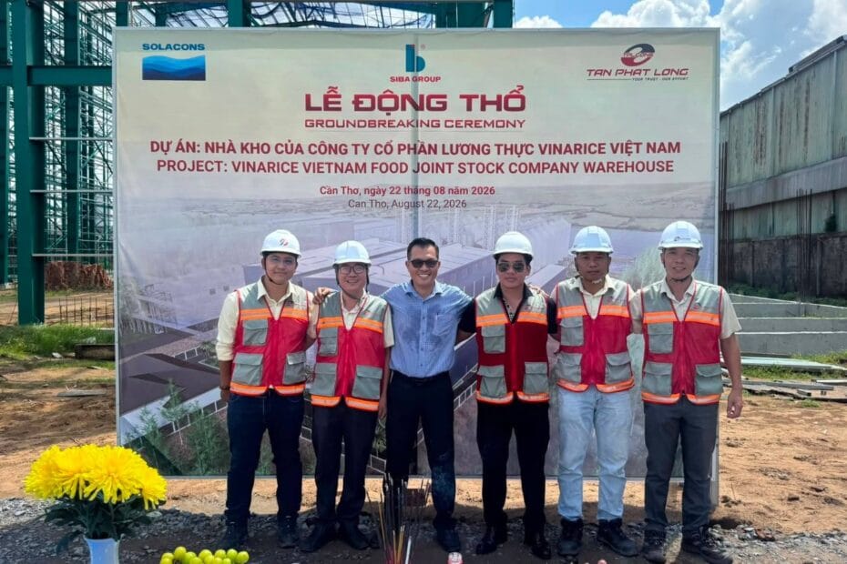 Kiểm soát tiến độ tại lễ động thổ dự án nhà kho do Tân Phát Long thi công