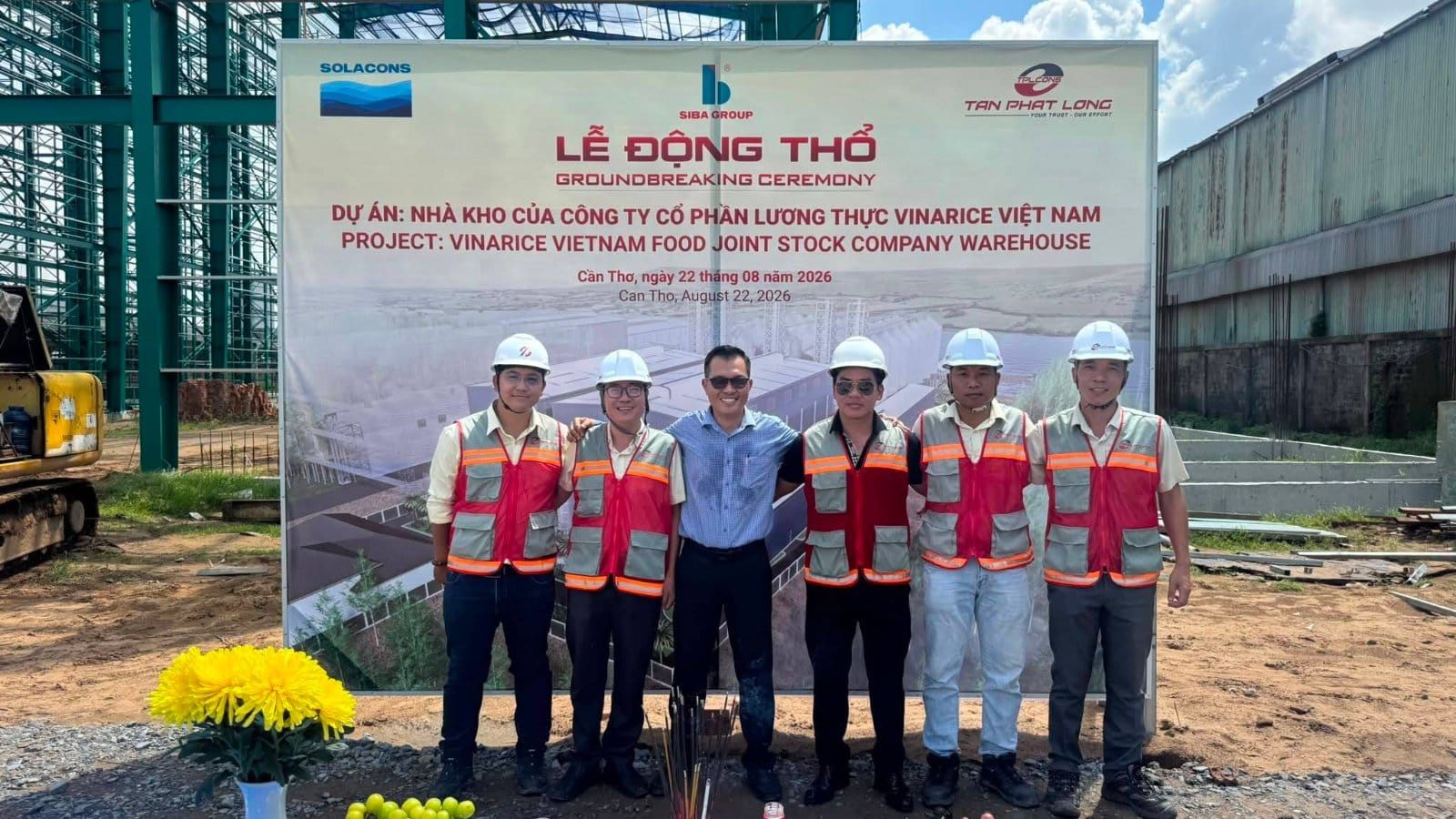 Kiểm soát tiến độ tại lễ động thổ dự án nhà kho do Tân Phát Long thi công